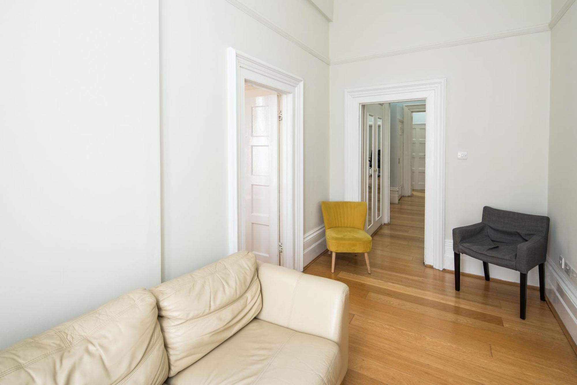 Four Beds By The Station Leilighet London Eksteriør bilde