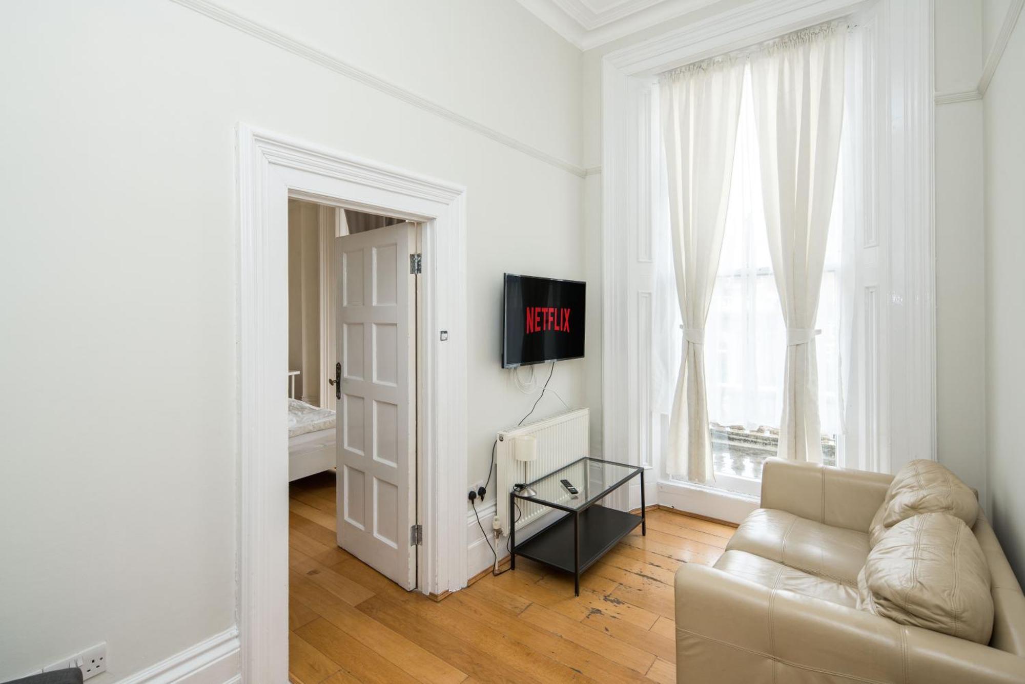 Four Beds By The Station Leilighet London Eksteriør bilde