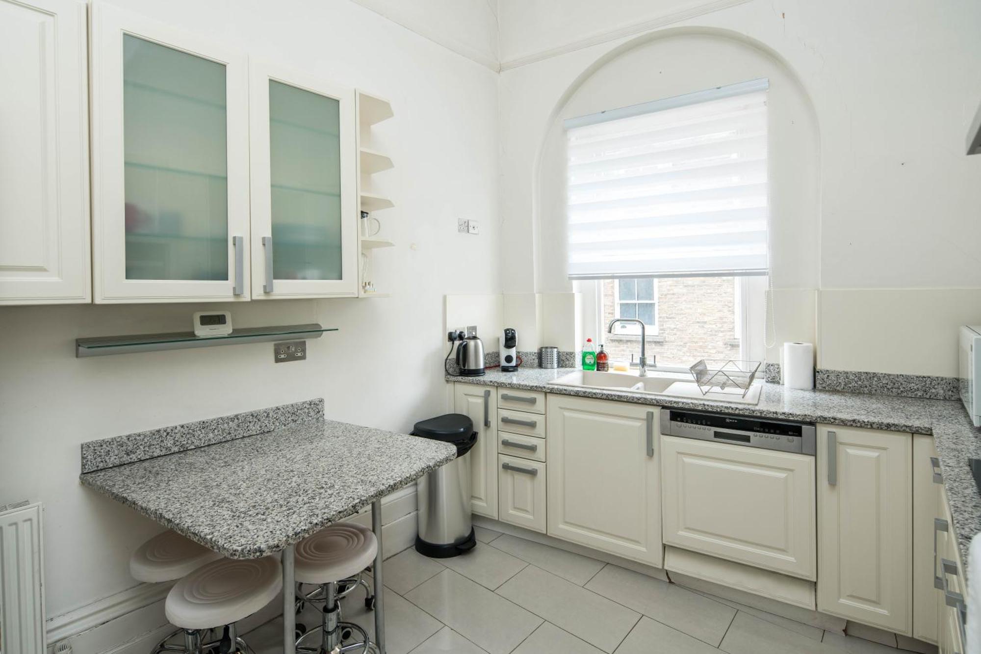 Four Beds By The Station Leilighet London Eksteriør bilde