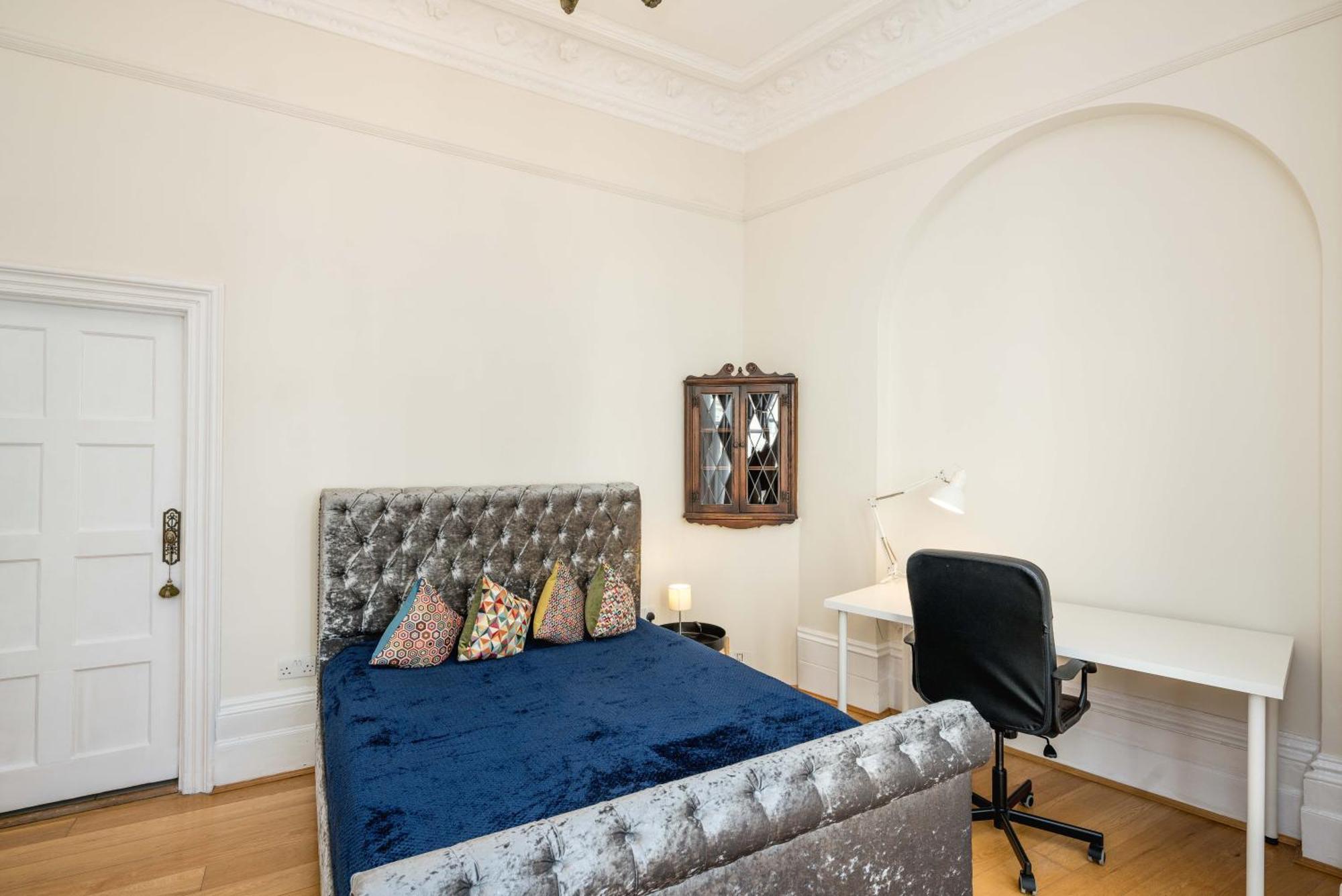 Four Beds By The Station Leilighet London Eksteriør bilde
