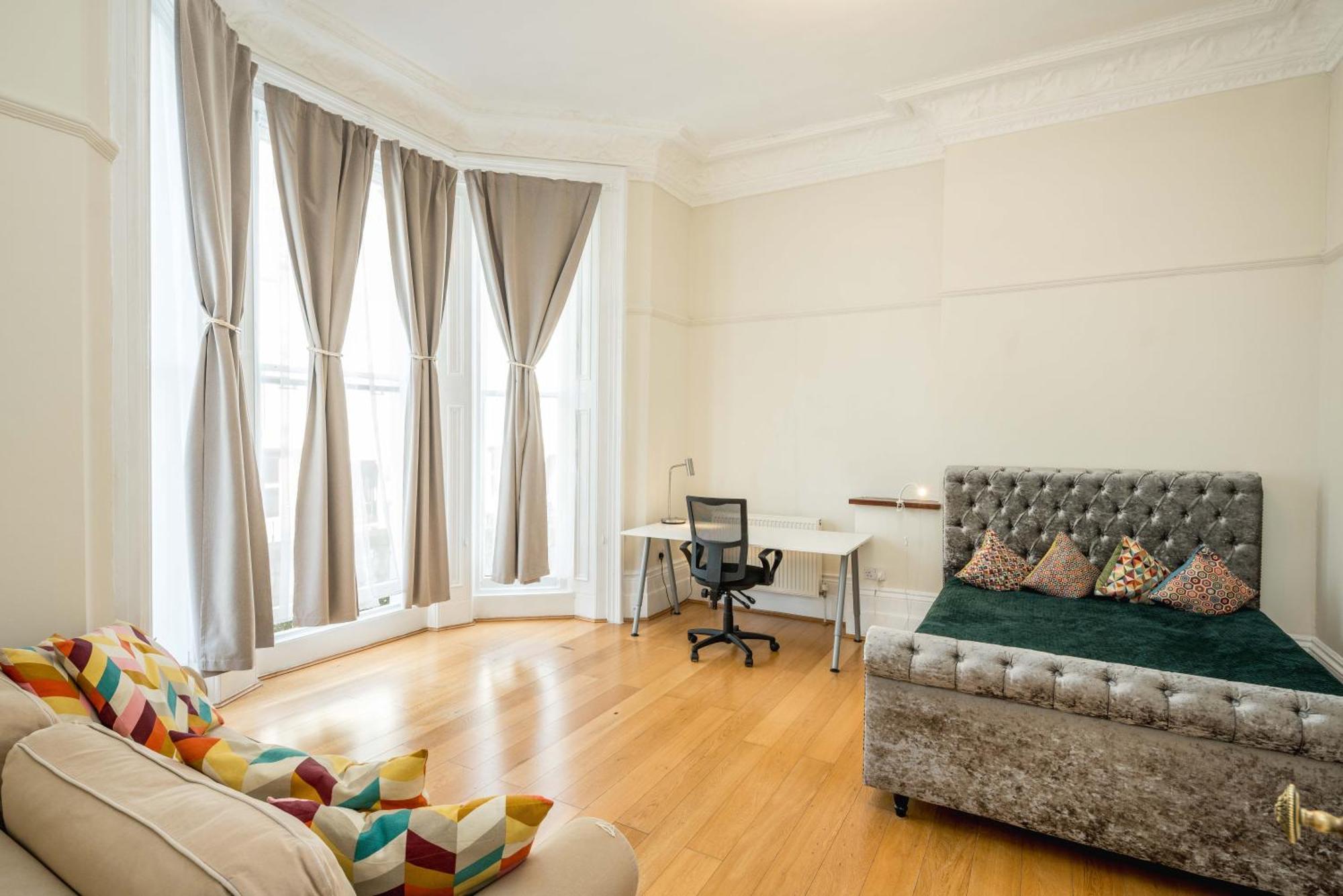 Four Beds By The Station Leilighet London Eksteriør bilde