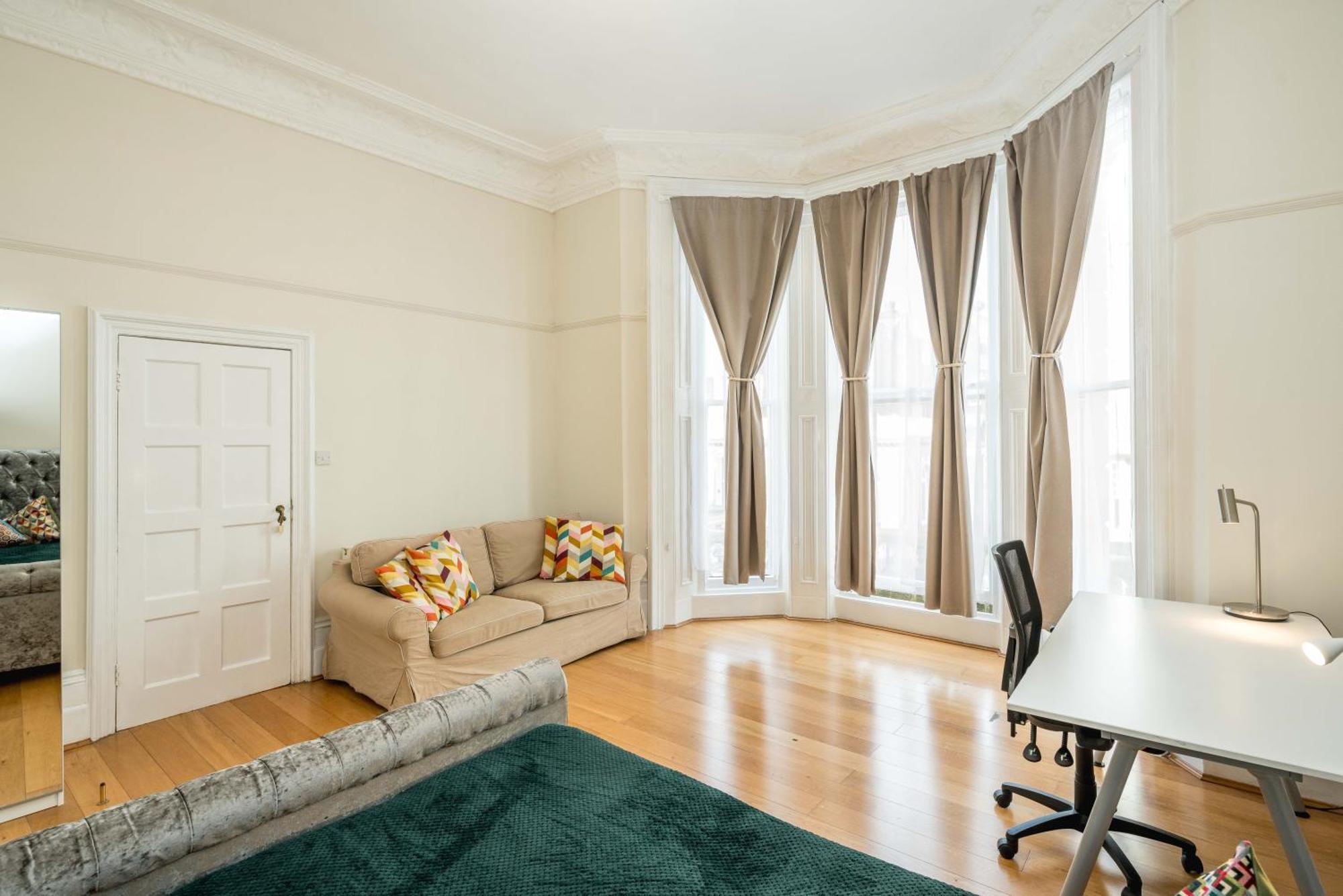 Four Beds By The Station Leilighet London Eksteriør bilde