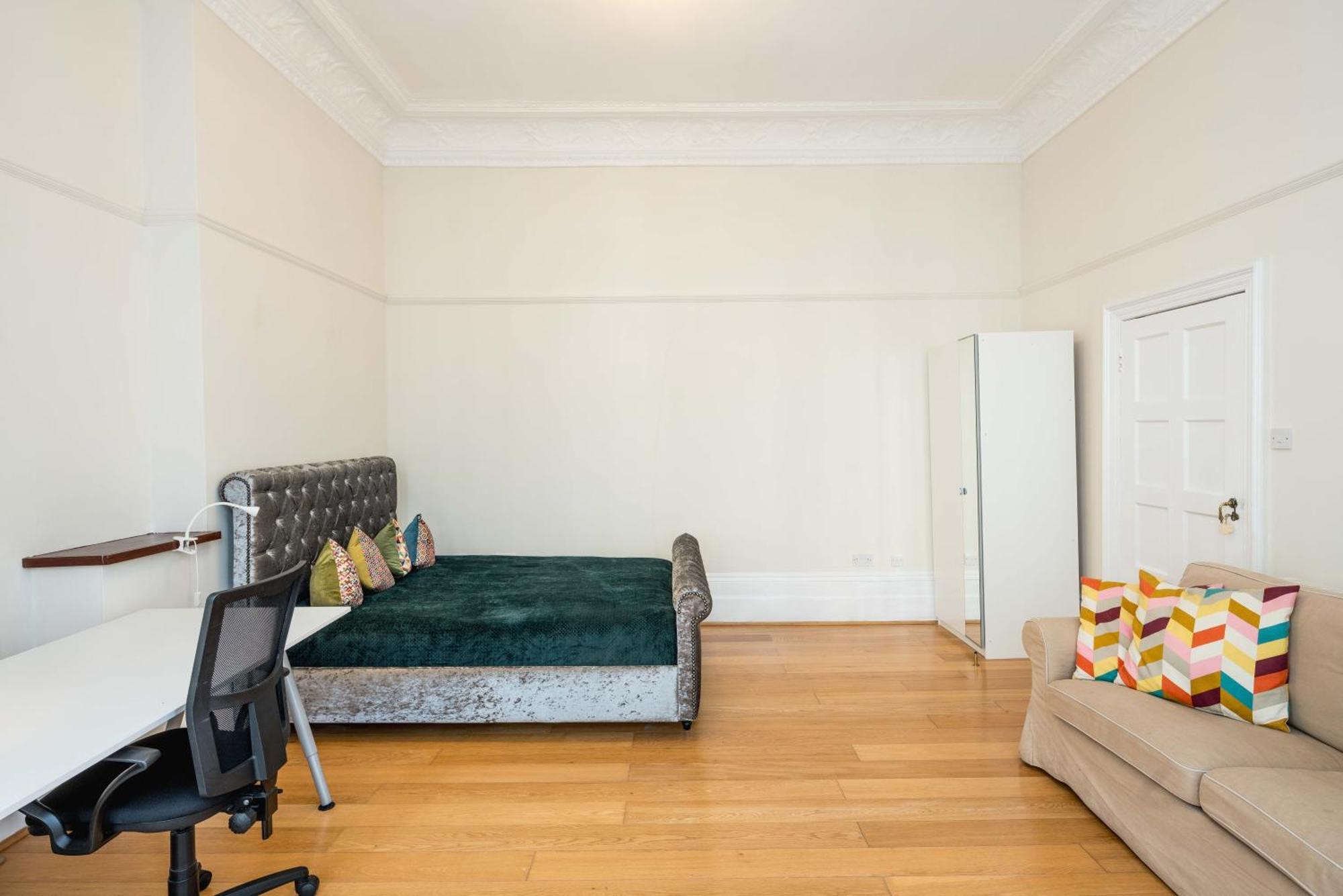 Four Beds By The Station Leilighet London Eksteriør bilde